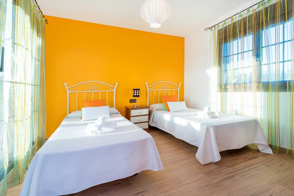 Seven-Bedroom Villa,371613901:JPEG