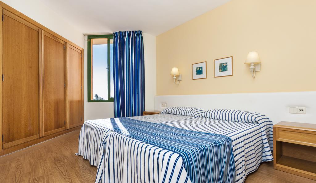 Studio with Balcony (2 Adults),412889271:JPEG