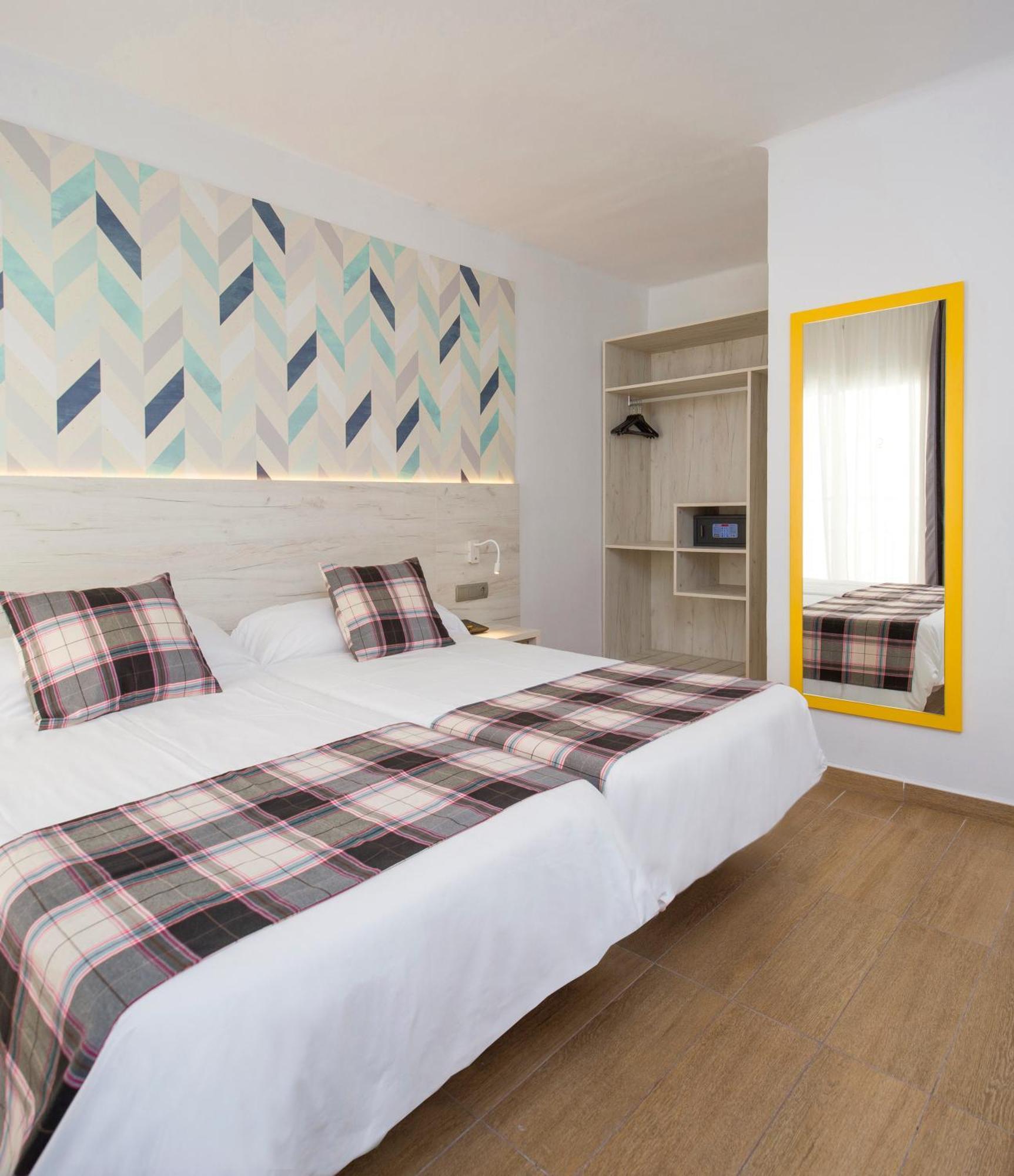 Quarto com 2 Camas de Solteiro