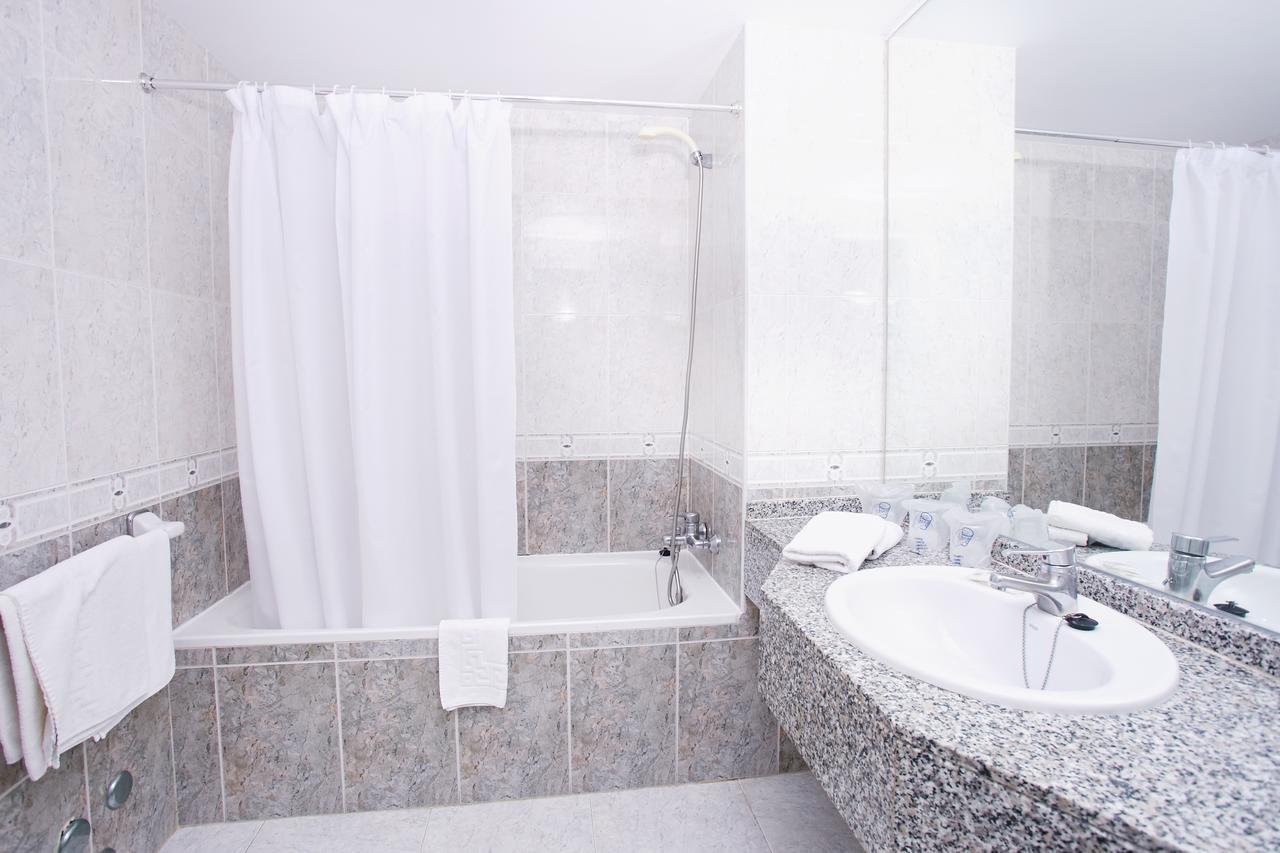 Twin Room,1550579131:JPEG