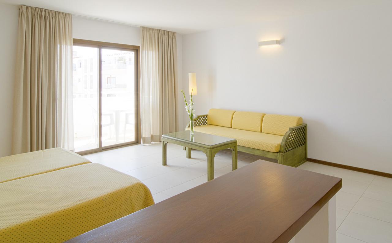 Studio (3 Adults)