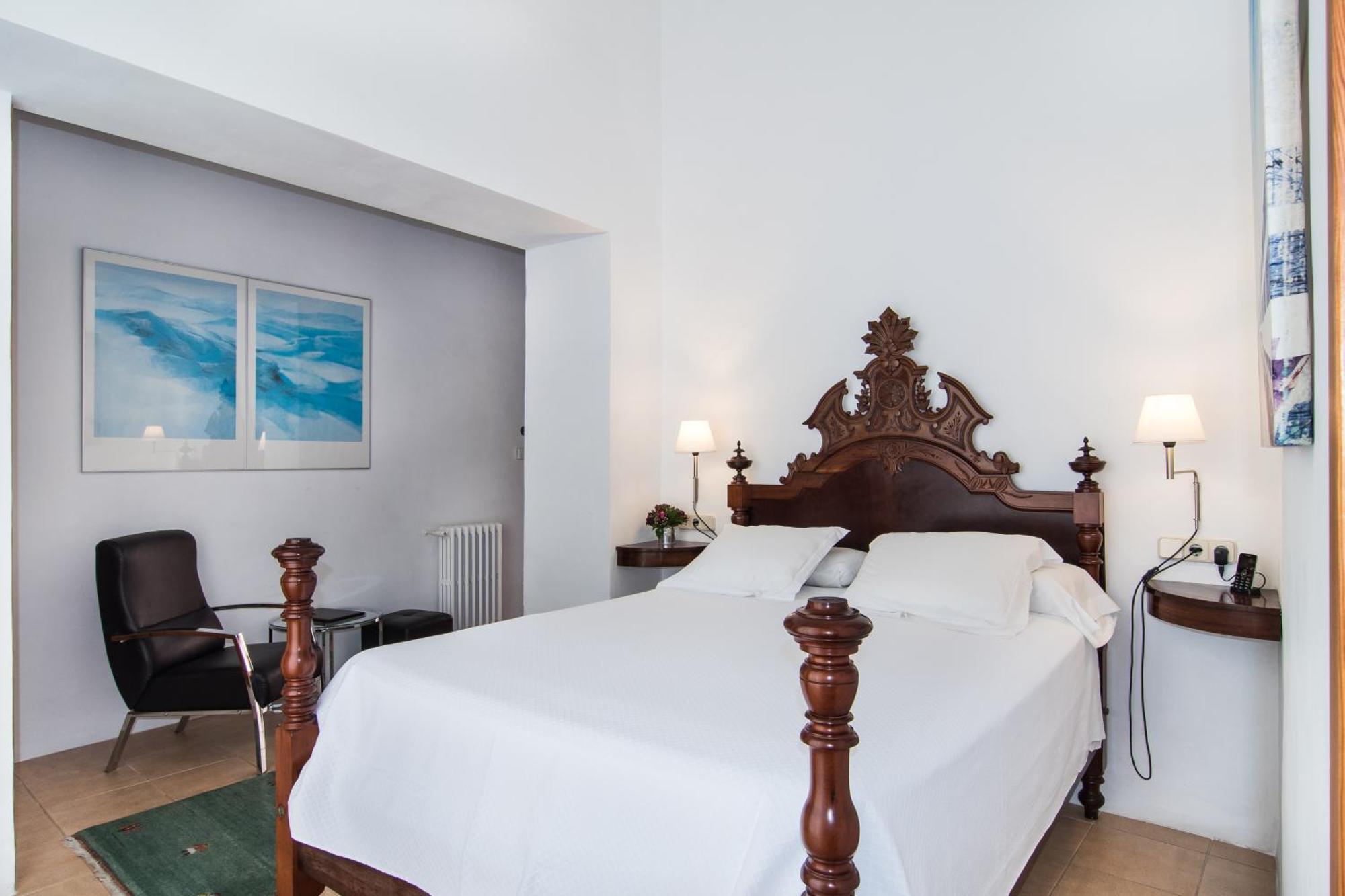 Standard Double or Twin Room,748673870:JPEG