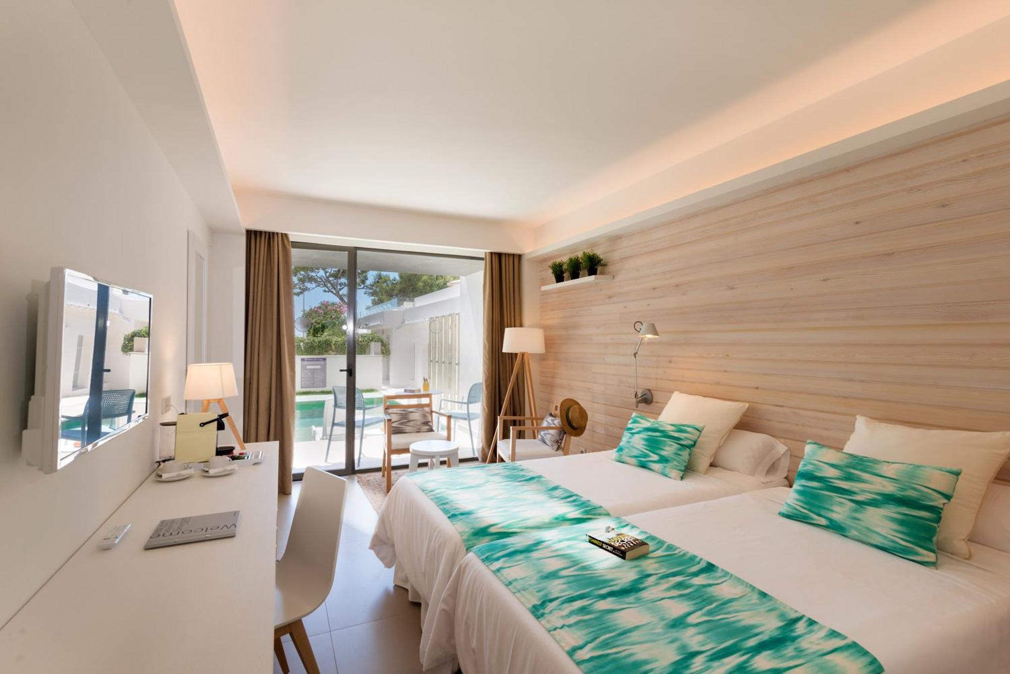 Double Swim Up Room (2 Adults)
