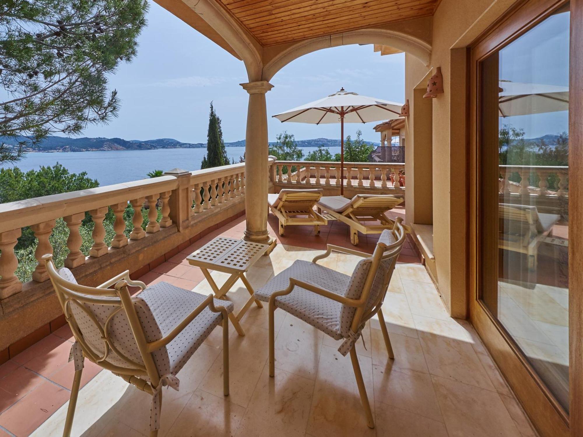 Deluxe Suite with Sea View