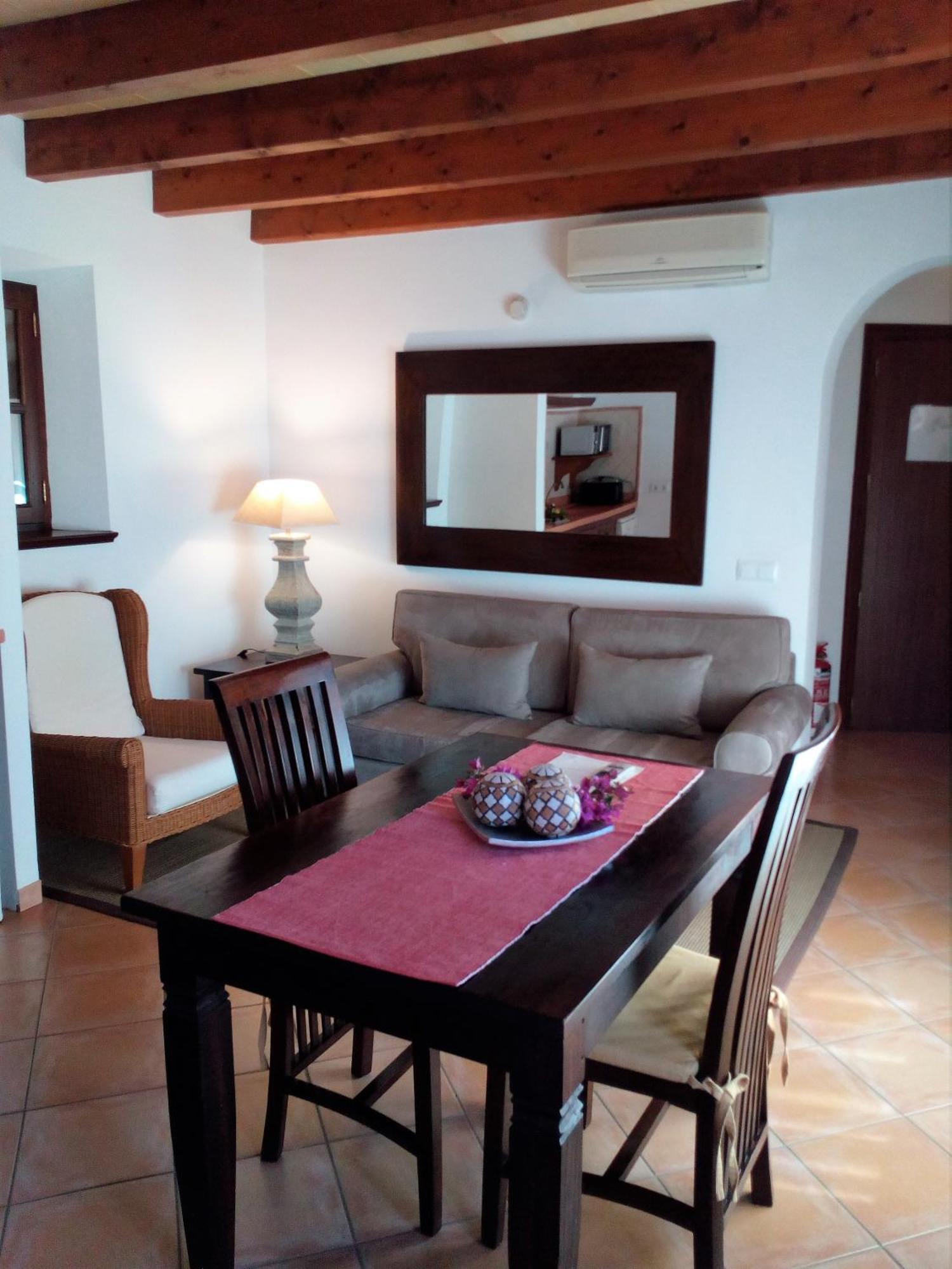 One-Bedroom Apartment,1280727490:JPEG