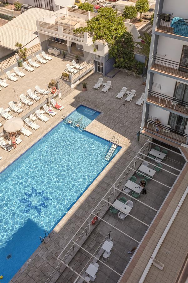 Camera Superior Matrimoniale/Doppia con Letti Singoli con Vista Piscina