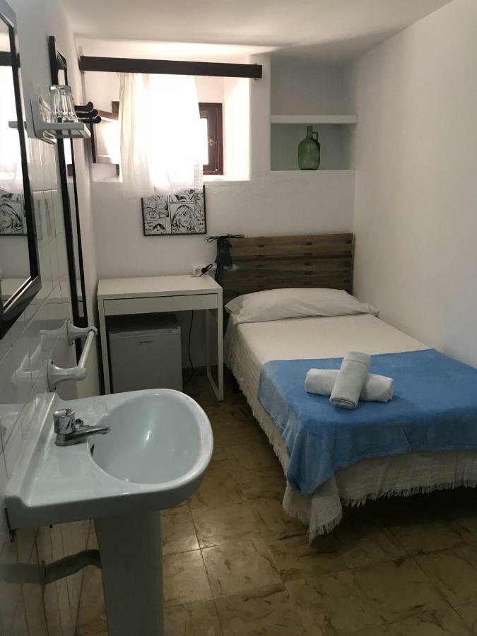 Single Room with Shared Bathroom,791599167:JPEG