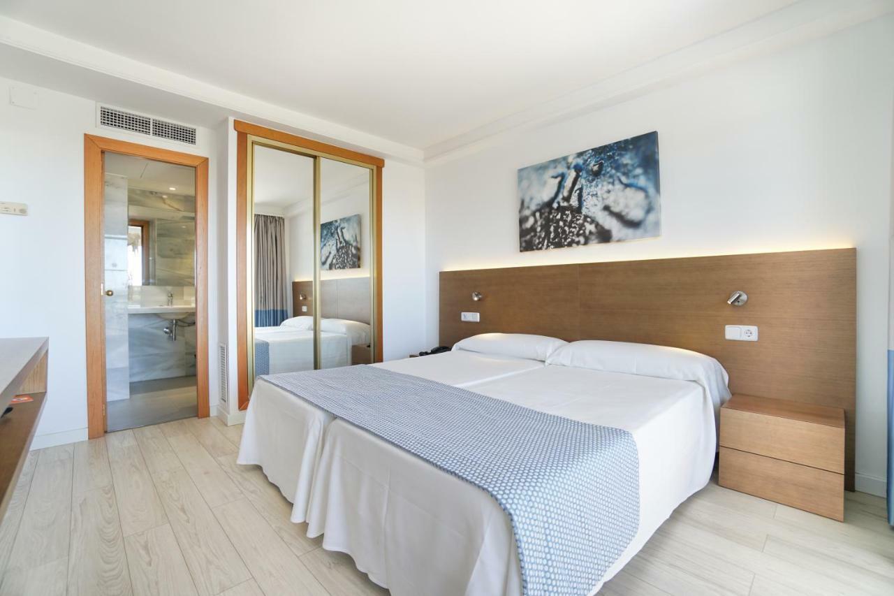 Suite with Balcony,813376338:JPEG