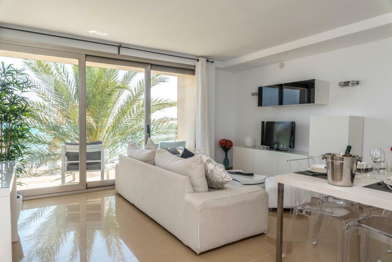 Two-Bedroom Apartment Sea View