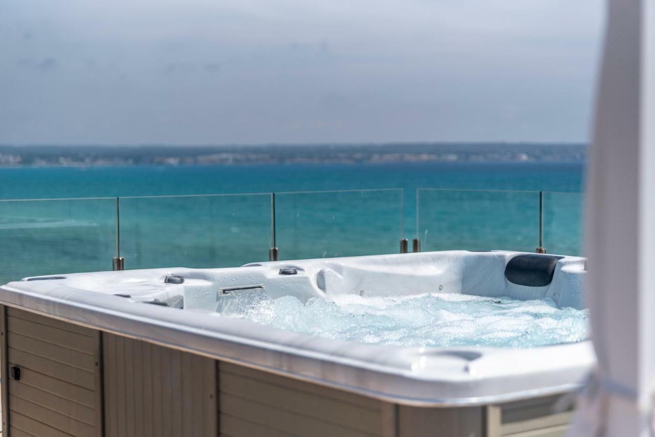 Premium Penthouse Two-Bedroom Apartment Sea View