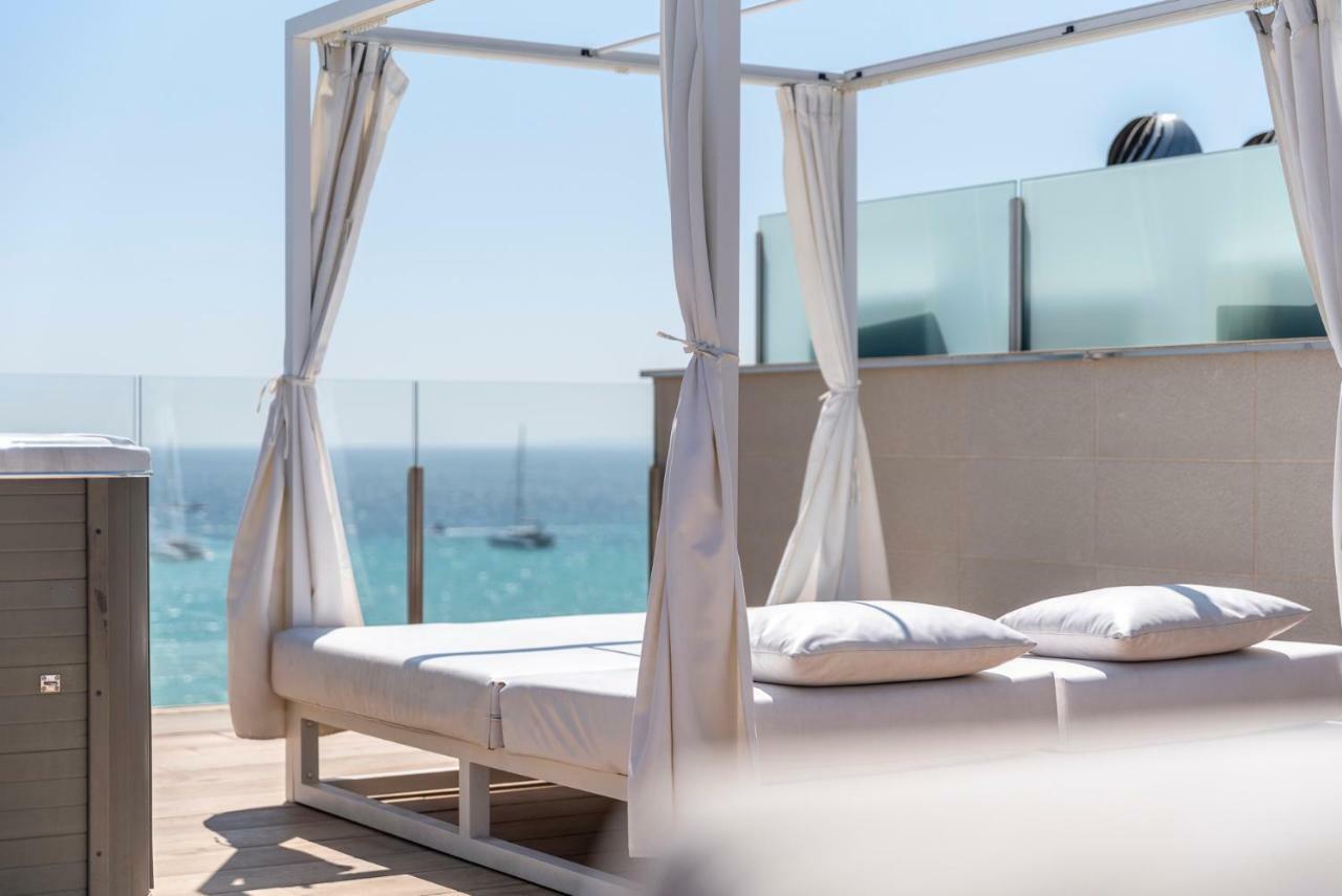 Premium Penthouse Two-Bedroom Apartment Sea View