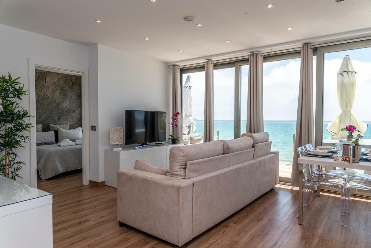 Premium Penthouse Two-Bedroom Apartment Sea View