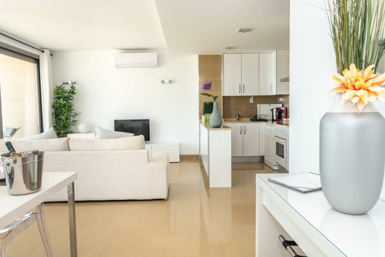 One-Bedroom Apartment Sea View