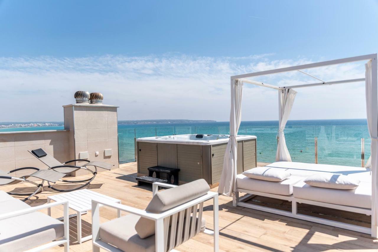 Premium Penthouse Two-Bedroom Apartment Sea View
