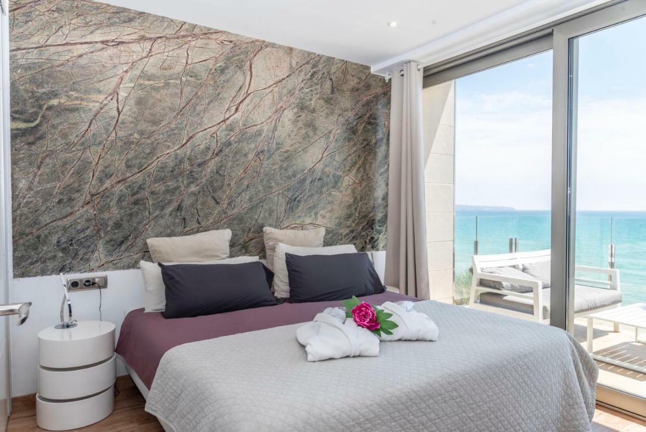 Premium Penthouse Two-Bedroom Apartment Sea View