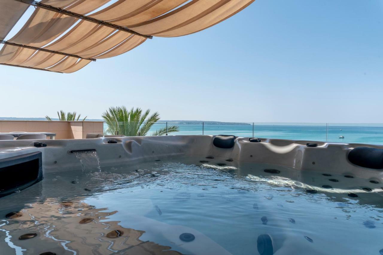 Two-Bedroom Apartment Terrace Sea View
