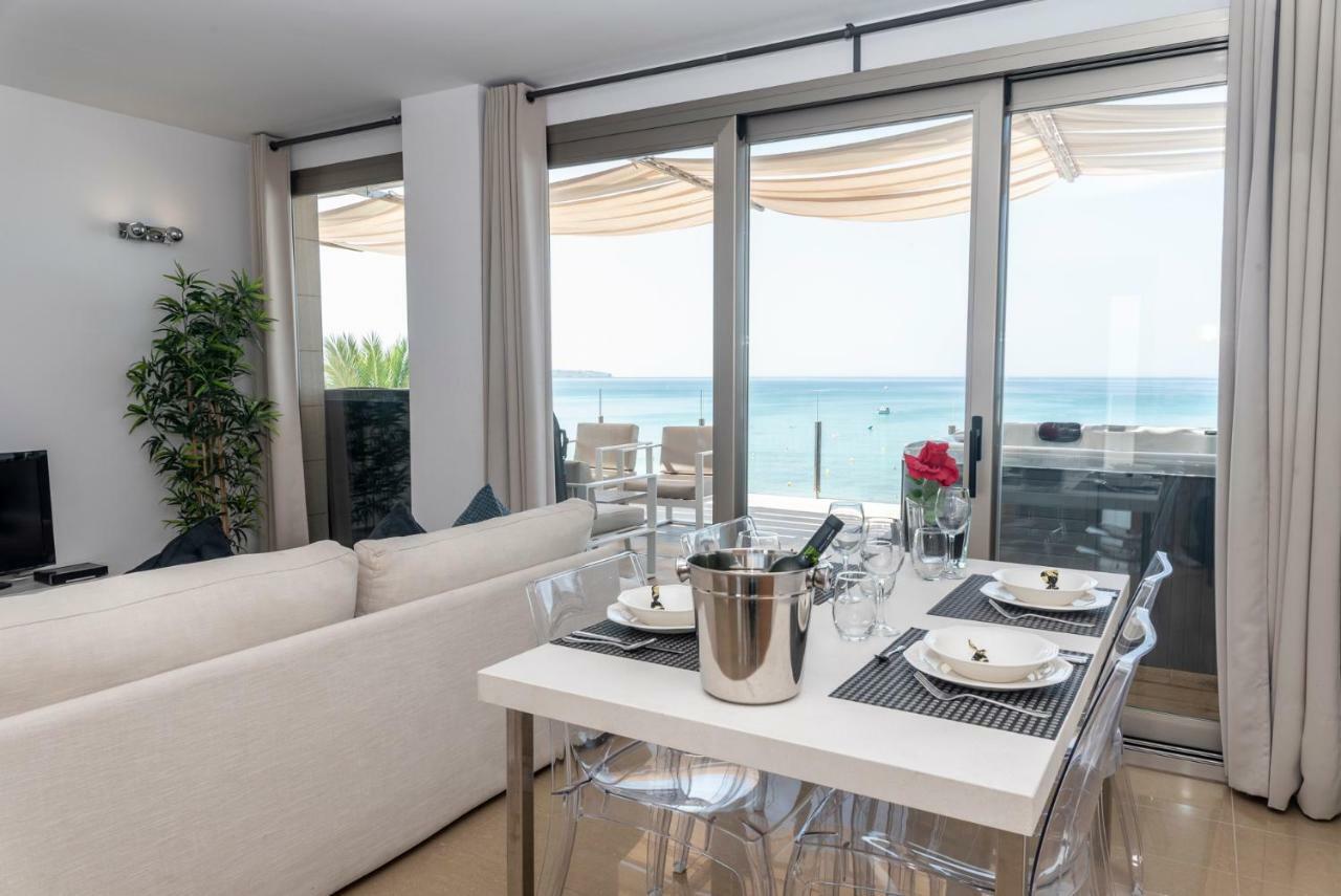 Two-Bedroom Apartment Terrace Sea View