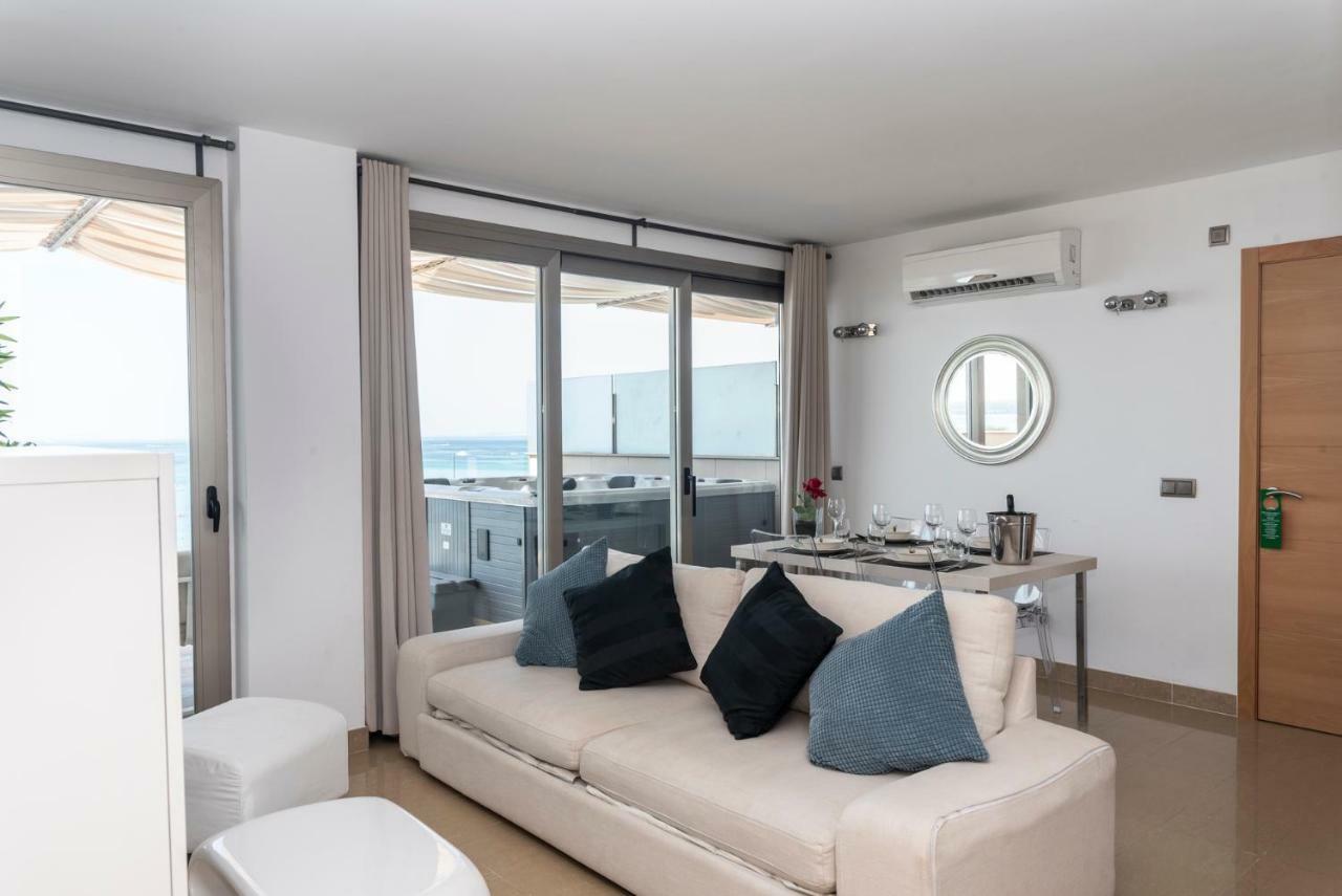 Two-Bedroom Apartment Terrace Sea View