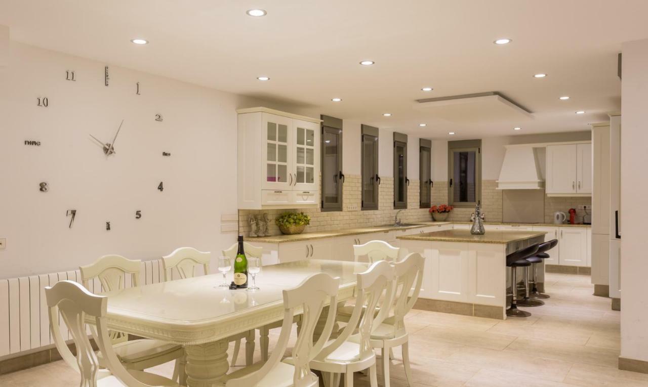 Villa with Private Pool,856232009:JPEG