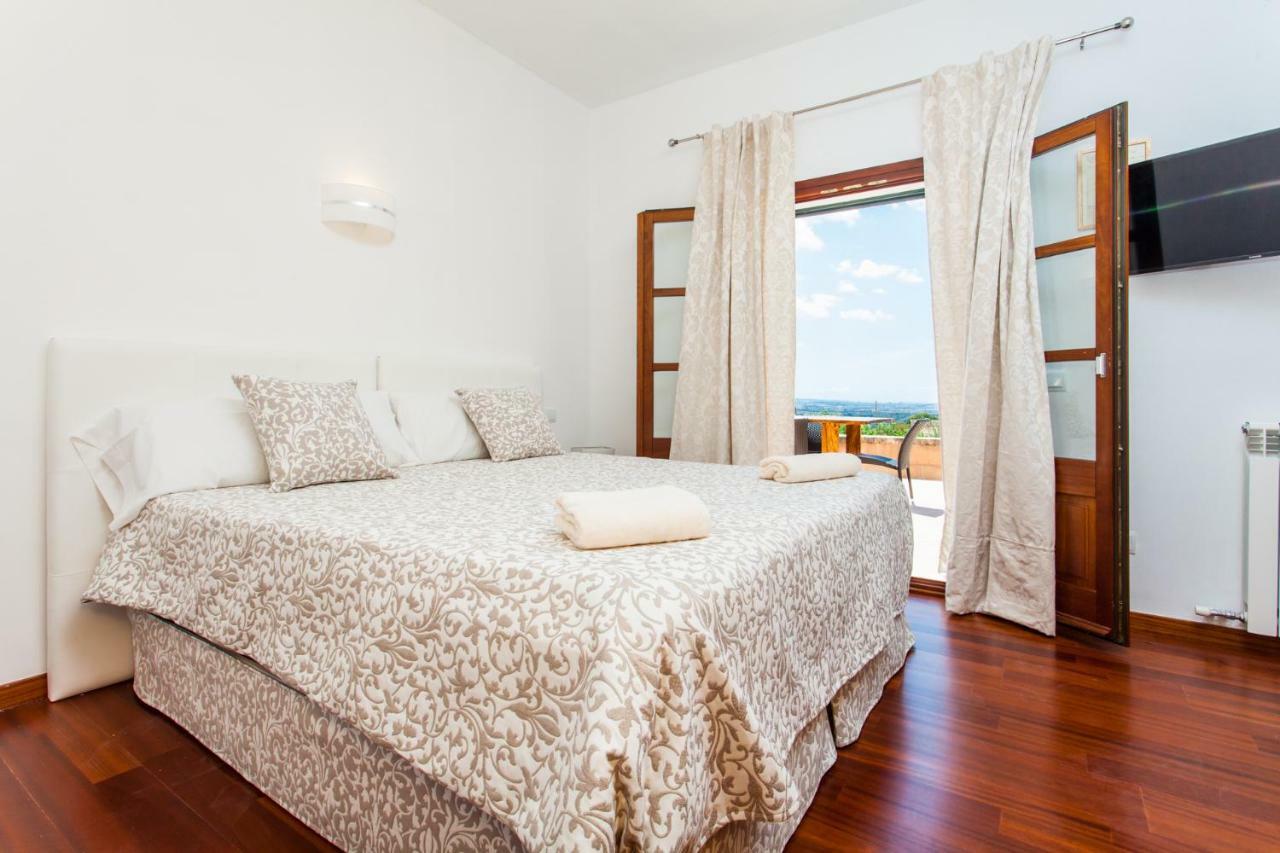 Five-Bedroom House,879218201:JPEG