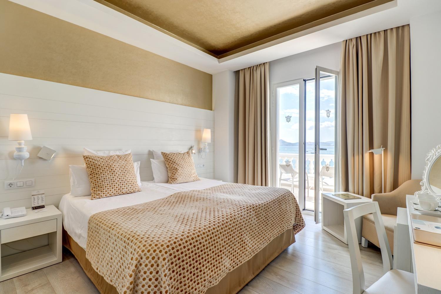 Double Room with Balcony and Sea View
