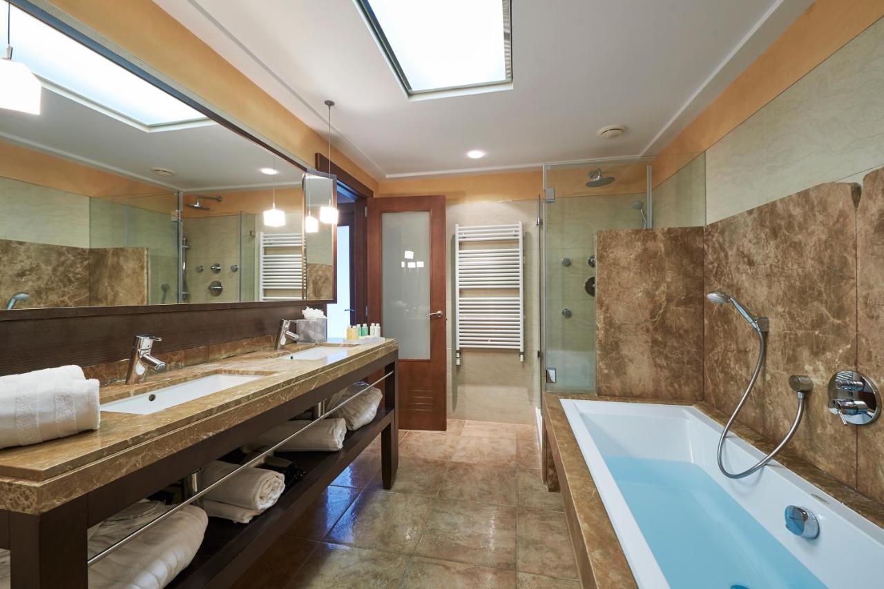 Suite Familiale avec Accès au Spa