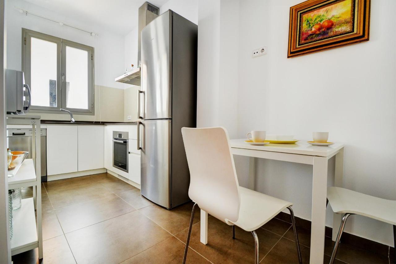 Three-Bedroom House,982160947:JPEG