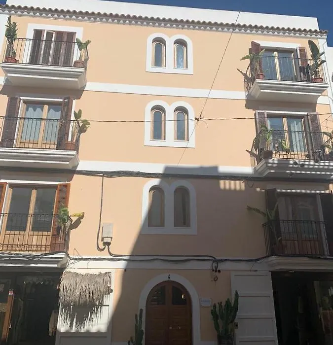 13 Love Lives In Ibiza-1