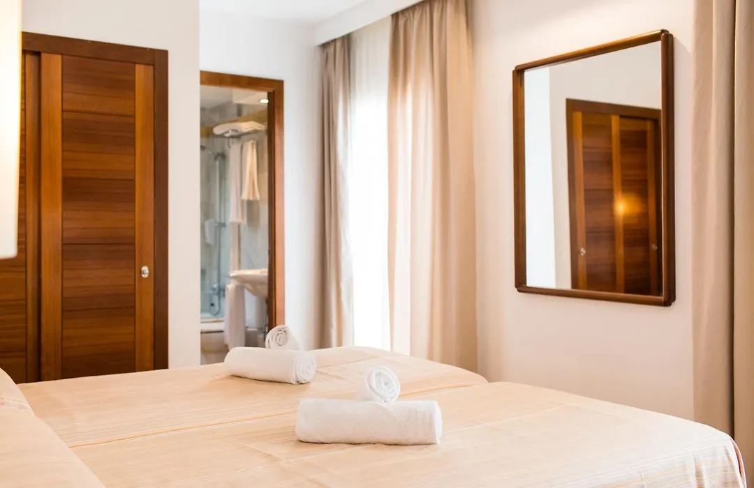 Sagitario Hostal Ciutadella-1