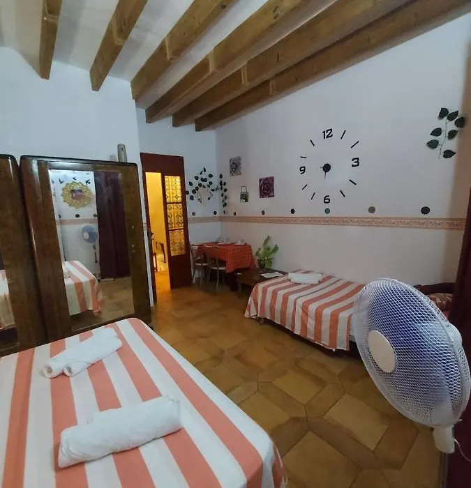 Guest House B&B Private Rooms Inca Center-1
