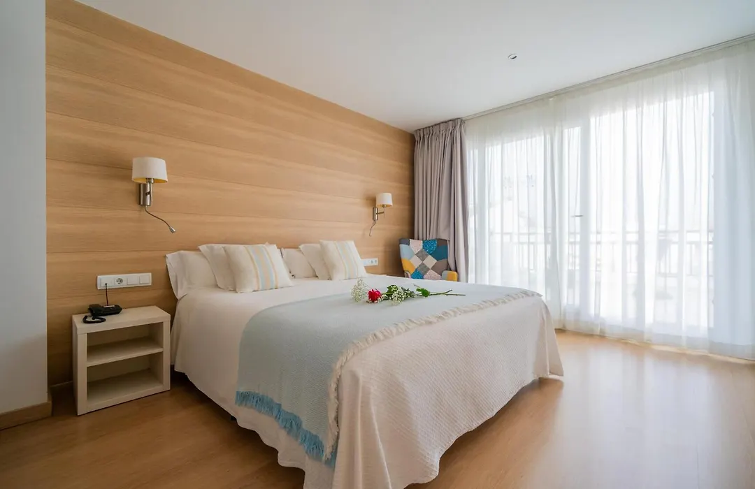 Hostal Menurka-1
