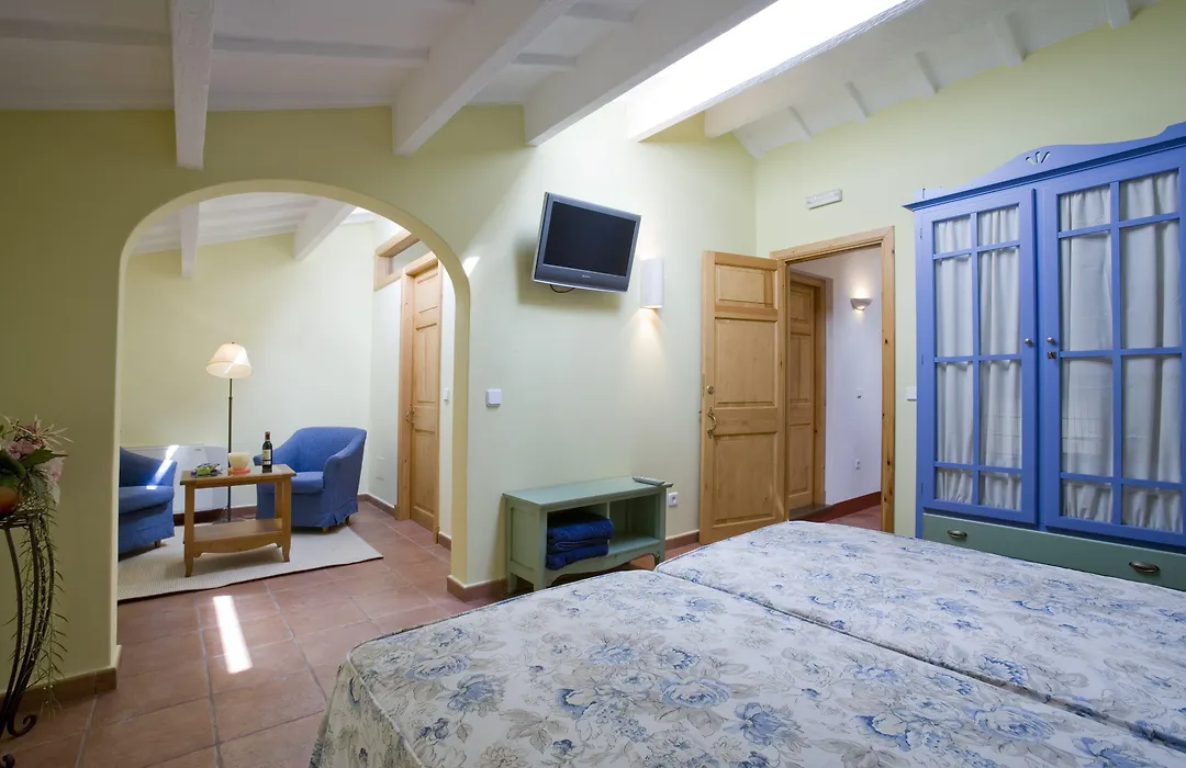 Hotel Es Mercadal-1