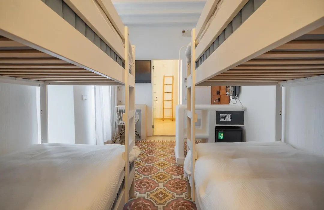 Llonga'S Hostel-1