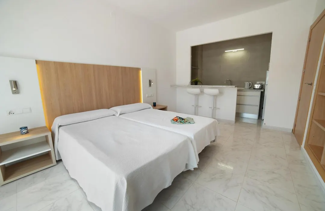 Apartamentos Playa Sol-1
