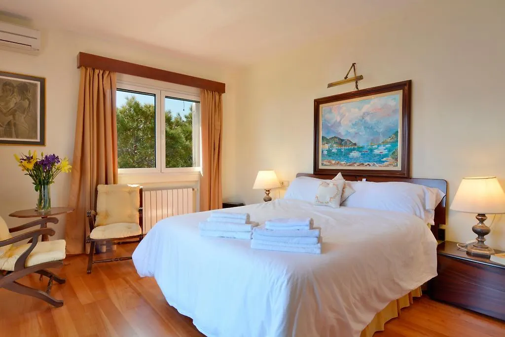 Villa With Enchanting Sea Views And Pool For 7 Guests-1