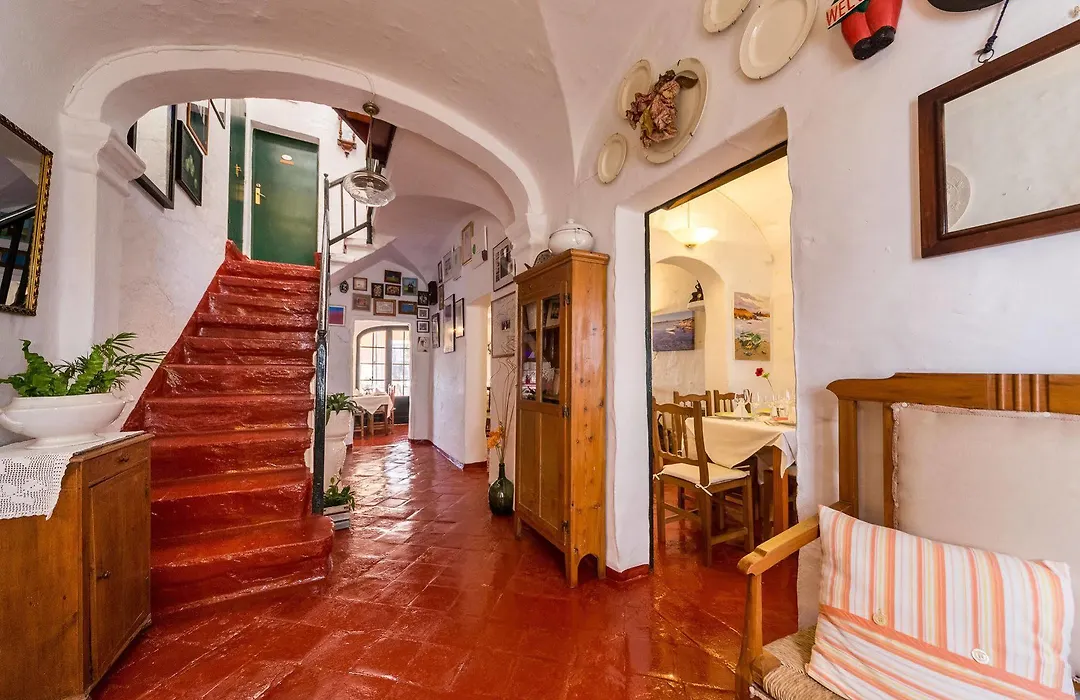 Hostal S'Engolidor-1