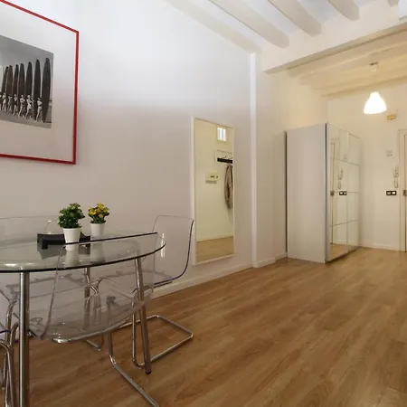 Comfortable Apartment With Character In The Old Town-3