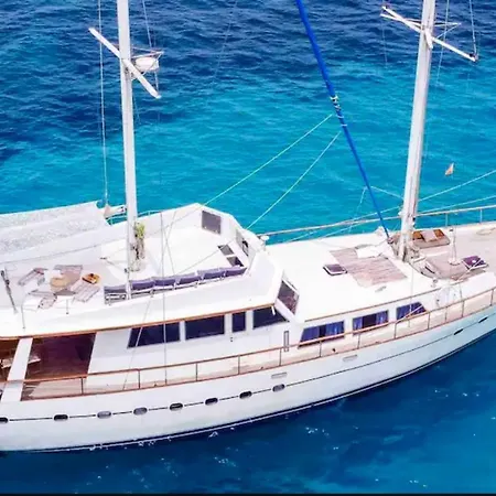 Spacious 24Meters Long Yacht Lagaro / 5 Cabins-3