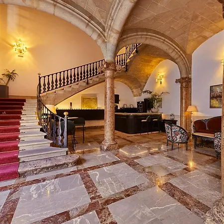 Hotel Born-2