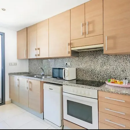 Apartamento De Tres Habitaciones En Playa De Embossa-3