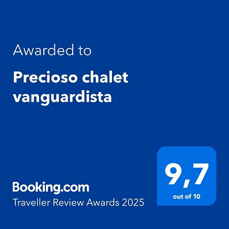 Precioso Chalet Vanguardista-3