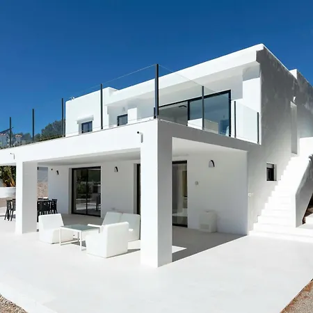 Luxe Minimalistic Large Villa Near Airport & Bossa Beach-3