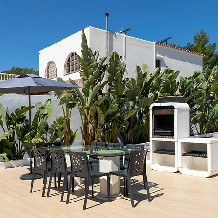 Luxe Minimalistic Large Villa Near Airport & Bossa Beach-2