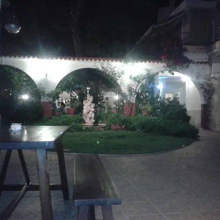 Hostal Oasis Menorca-3