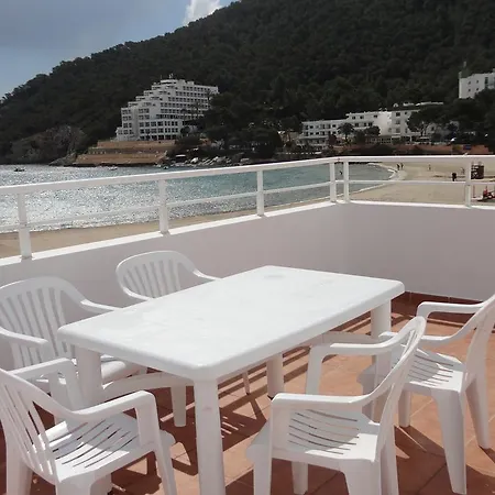 Apartamentos Cala Llonga-3
