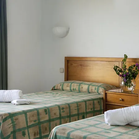 Hostal Cala Es Pujols-2