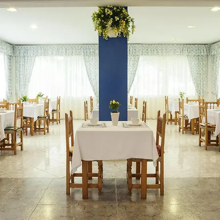 Hostal Cala Es Pujols-3