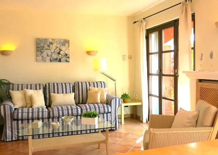 Apartamento En El Puerto De Soller Con Gran Terraza Privada Y Vistas Al Mar. Piscina Comunitaria. Localizado En Un Zona Tranquila Y Muy Soleada. Wifi Gratis Disponible. Parking.