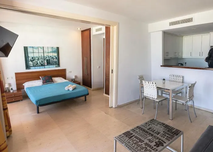 Appartement Amazing Seafront Apt In Playa Den Bossa à Playa d'en Bossa