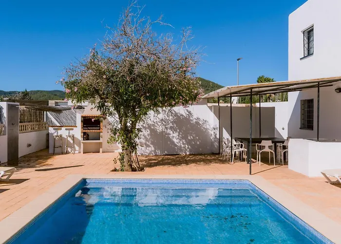 Villa Torres 10 Minute Walk From Playa Den Bossa Sant Jordi de ses Salines que aceita animais de estimação